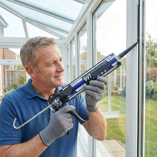 🔧 Mycket elastisk tätningsmedel med lång livslängd | Resistent mot UV-strålar, fukt och temperaturförändringar 🌡️