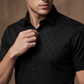 👔 50% RABATT NU!🖤 Svart herrskjorta med textur – Diamantjacquard och atletisk passform – Snyggt och oumbärligt 🔥